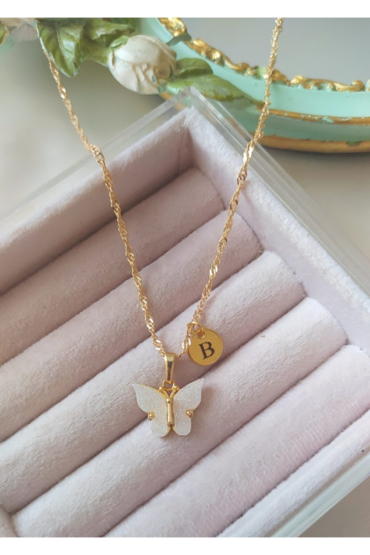 B shop necklace pendant