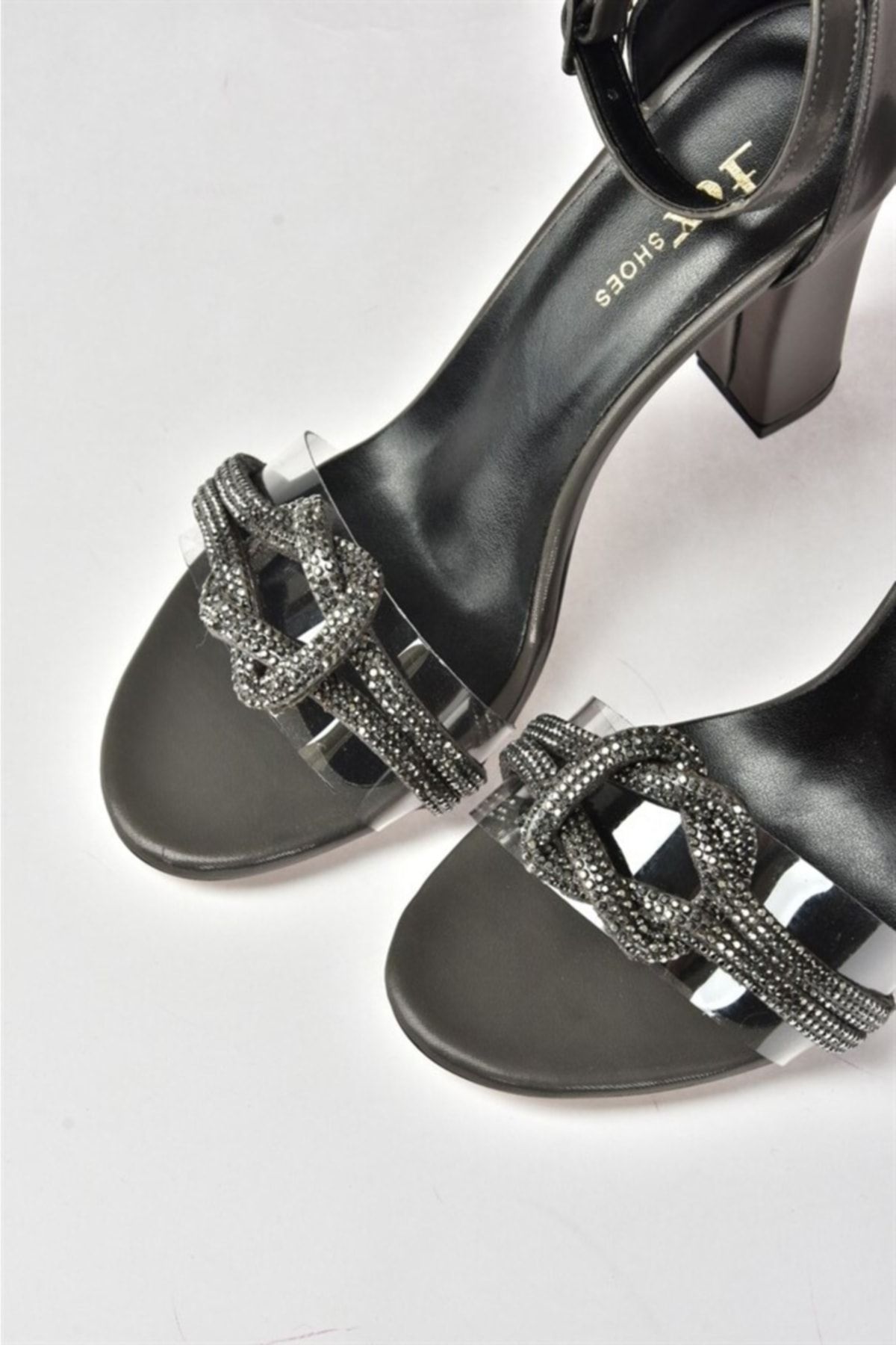 Fox Shoes-Platinové dámske večerné topánky na hrubom opätku M312306309 8