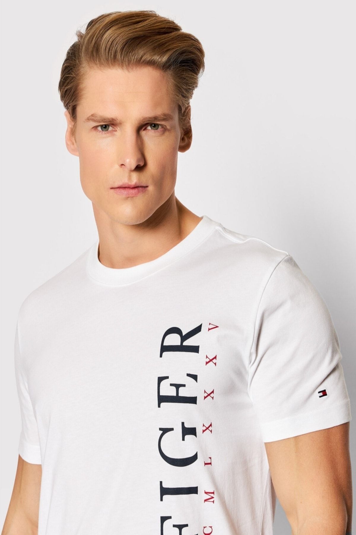 Tommy Hilfiger Organ c Cotton Men Vertical Logo Regular F t T sh rt Erkek Giyim