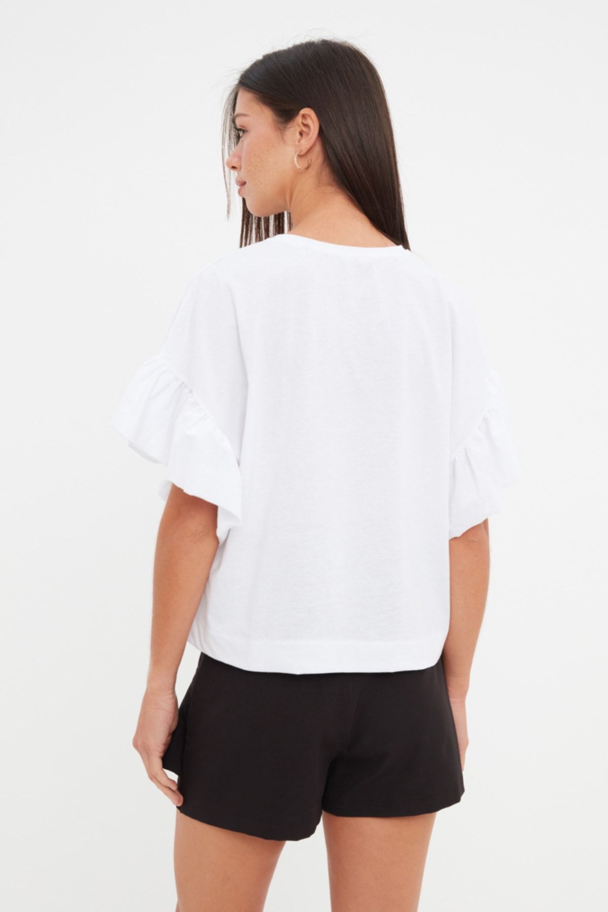Trendyol Collection-Weißes Strick-T-Shirt mit Rundhalsausschnitt – 100 % Baumwolle mit Rüschendetail TWOSS22TS2429 5