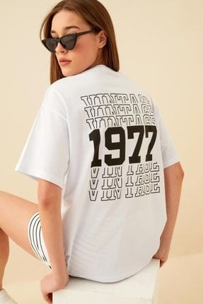 Beyaz Vintage Sırt Baskılı Oversize Kadın Tshirt 41510