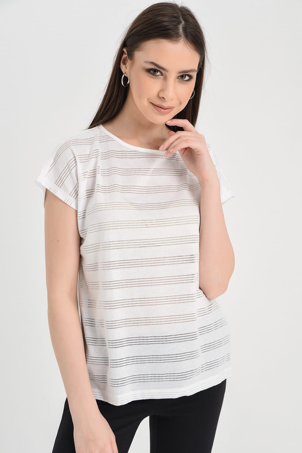 Hanna's by Hanna Darsa-تيشيرت نسائي أساسي أبيض بأكمام قصيرة Hn1395 2