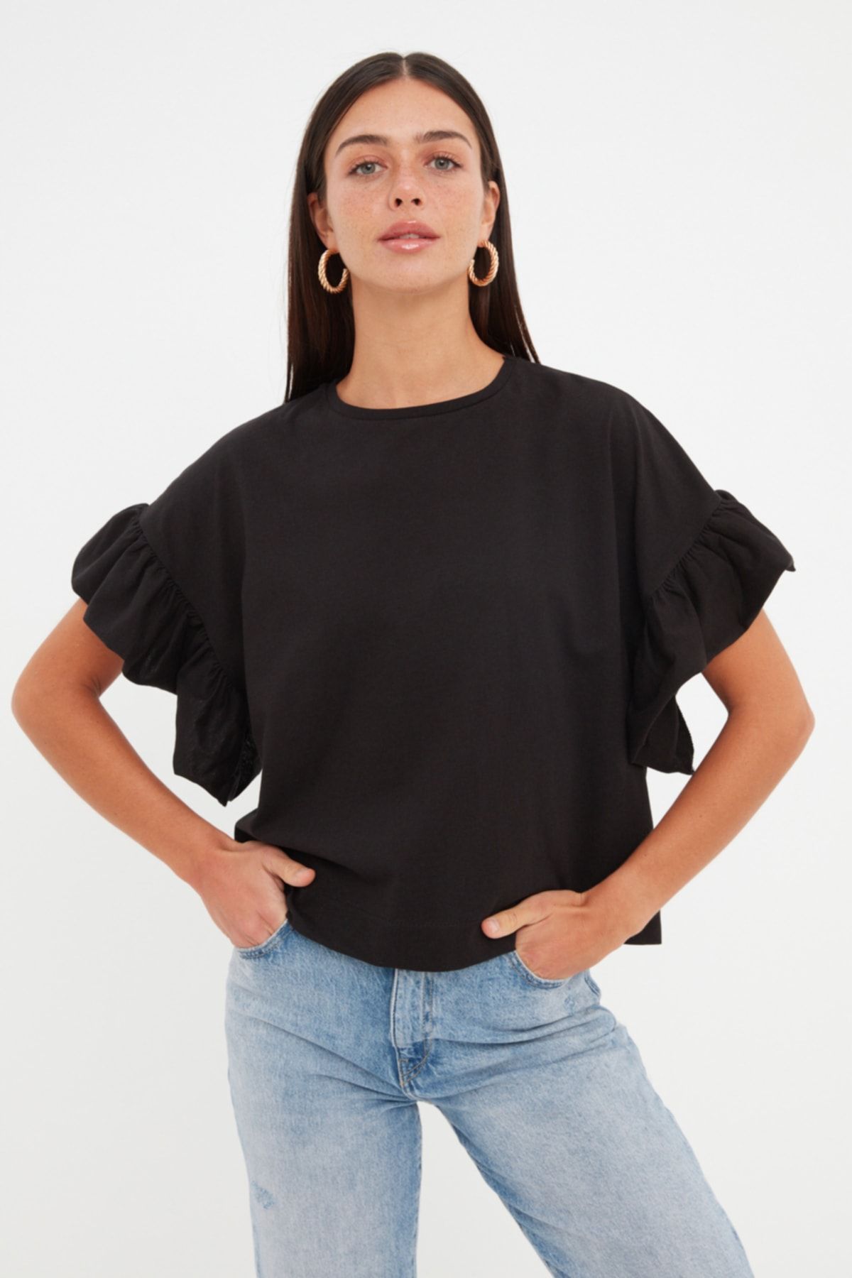Trendyol Collection Podstawowa Czarna Koszulka Z Okrągłym Dekoltem - 100% Bawełny, Detale Z Falbanką, Dzianina, Kobieta - XS