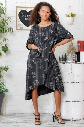 Kadın Siyah İtalyan Sıfır Yaka Yazı Desenli Cepli Oversize Dokuma Elbise M10160000EL93730