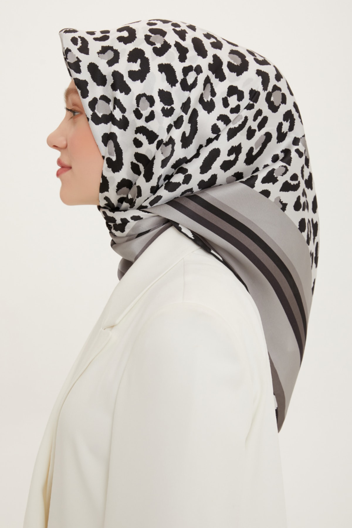 روسری زنانه آرمینه | E22YA8728D02 Armine - Image 2