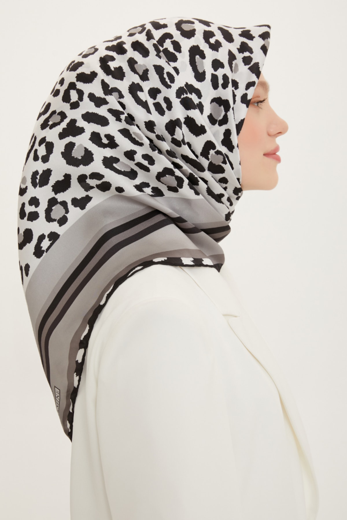 روسری زنانه آرمینه | E22YA8728D02 Armine - Image 3