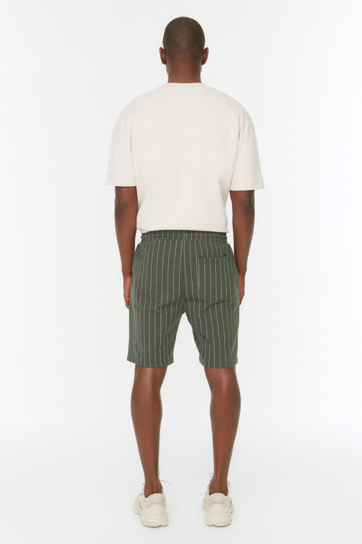 TRENDYOL MAN Haki Erkek Regular/Normal Kesim Çizgili Orta Boy Şort TMNSS20SR0352 IV11081