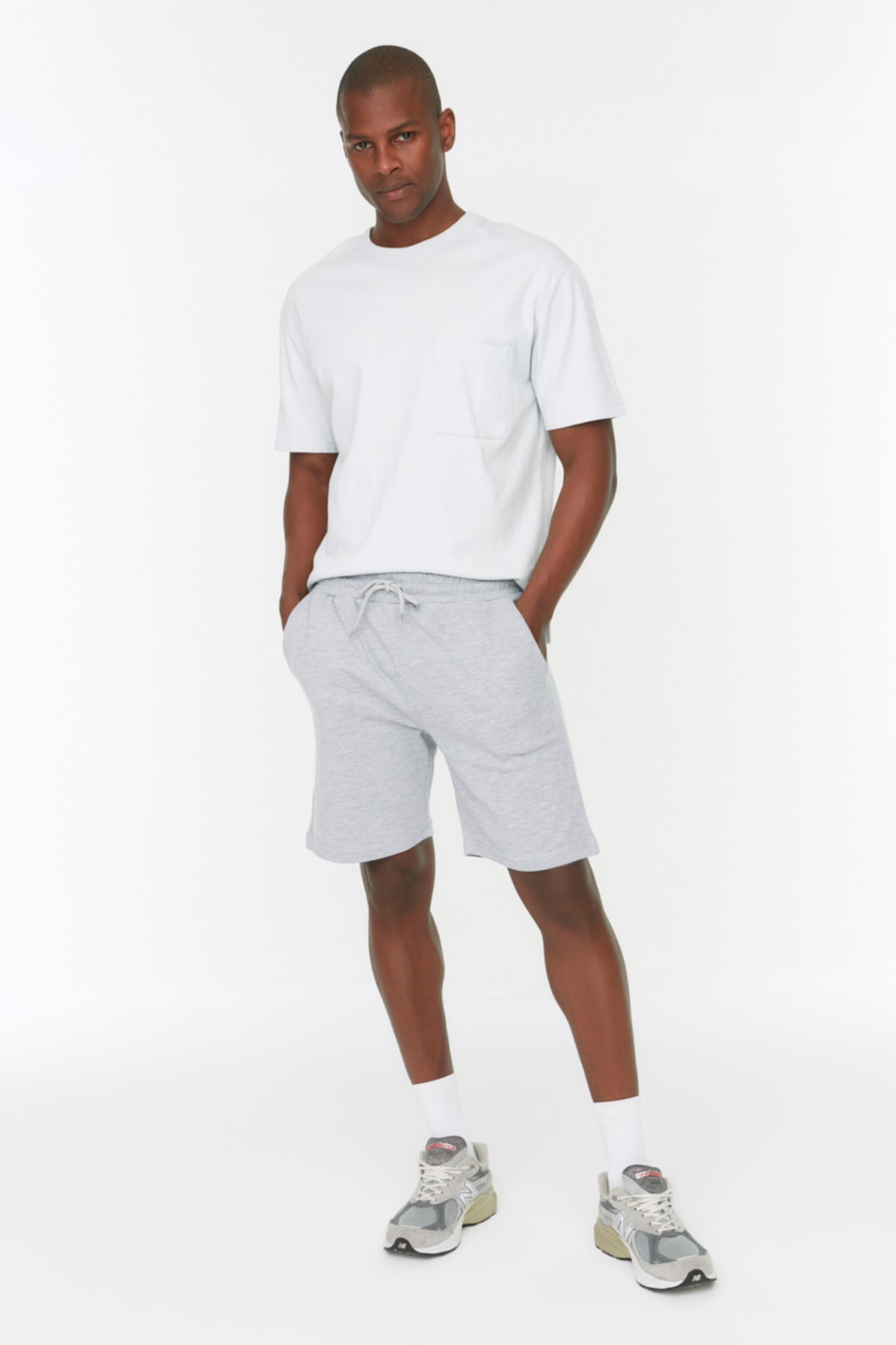 Trendyolmilla  Gri Regular/Normal Kesim Basic Şort & Bermuda TMNSS20SR0169 - Görsel 4