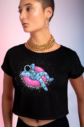 Havuzda Astronot Siyah Kısa, Kesik Crop Top Kadın T-shirt 1M1CW436AS
