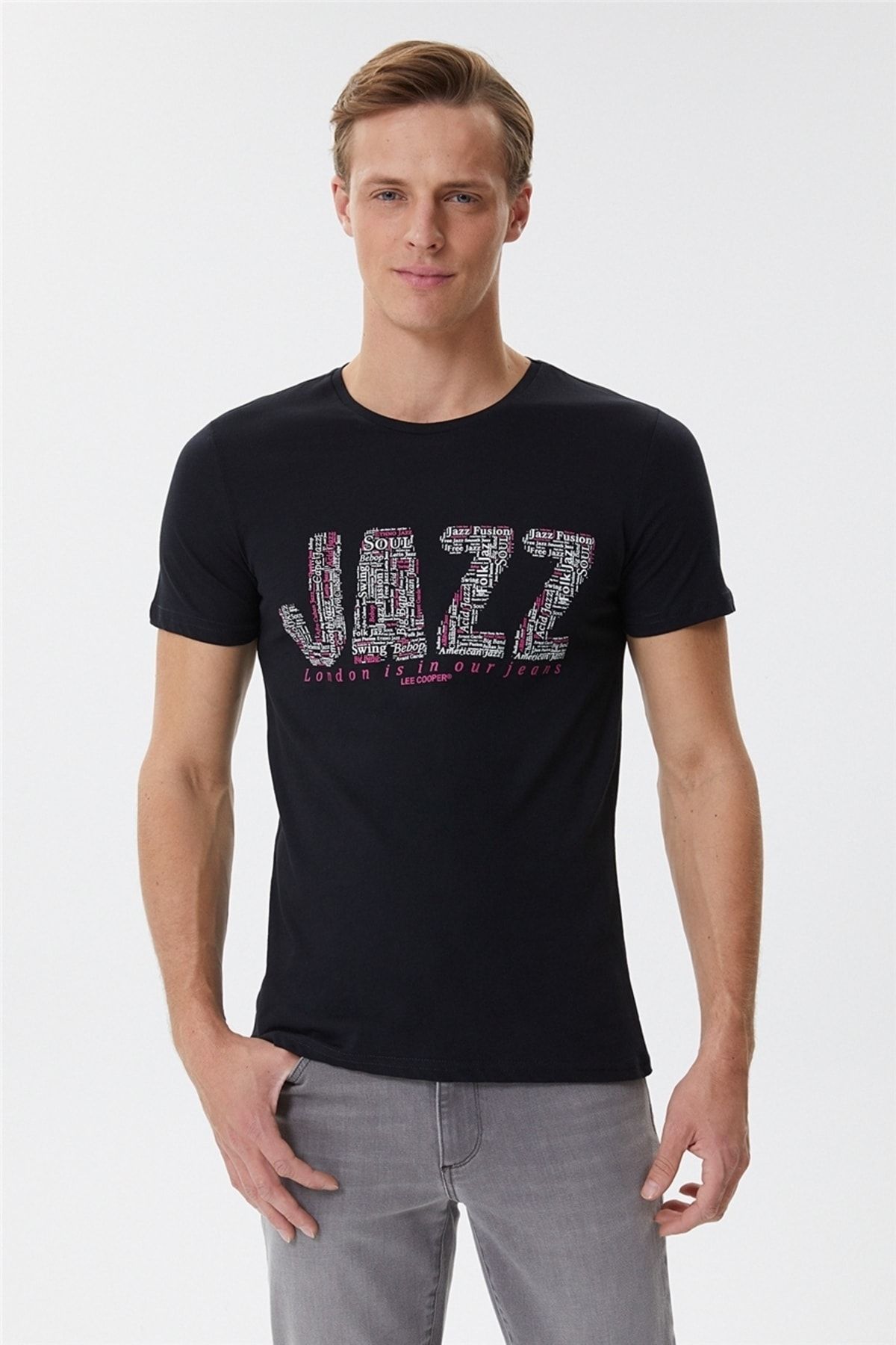 Lee Cooper مرد جاز که تی شرت یقه سیاه است