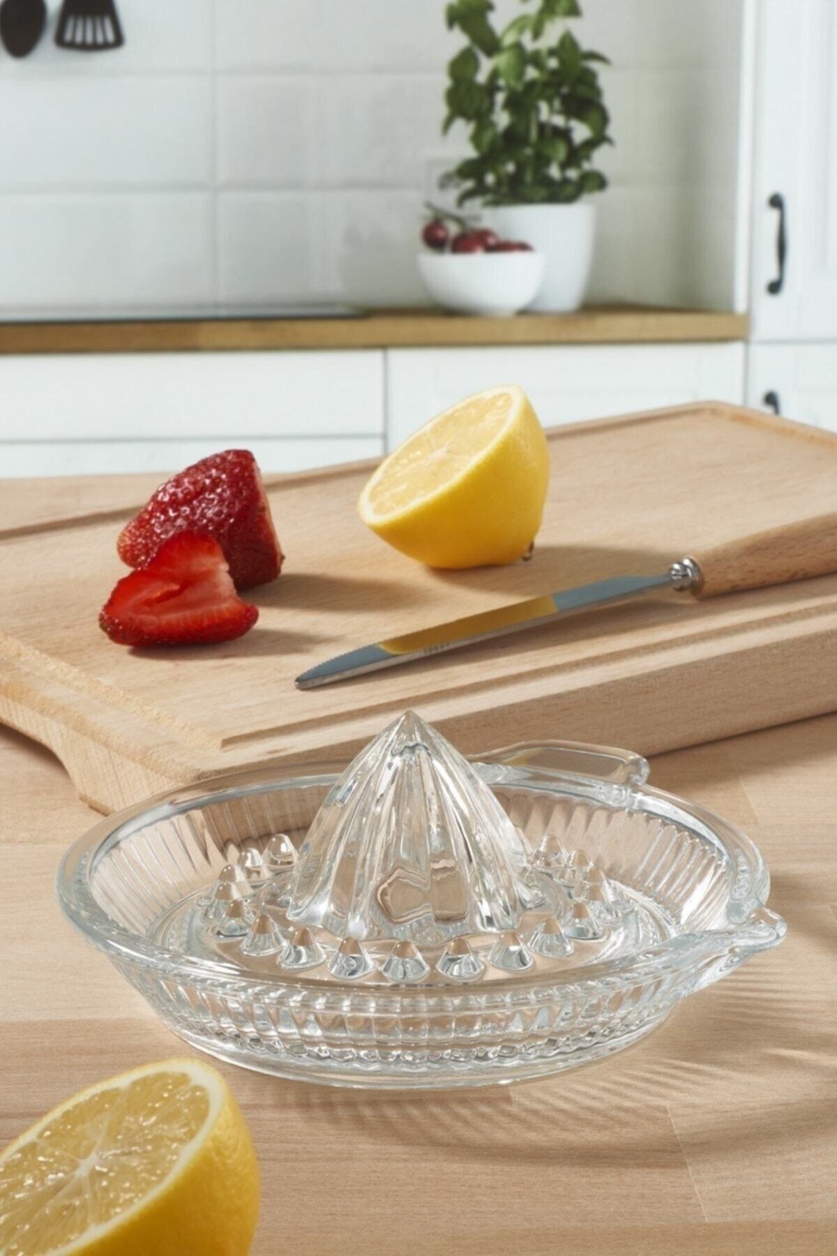 AKCAKESE-Lemon Squeezer - Practical and Stylish Design 1