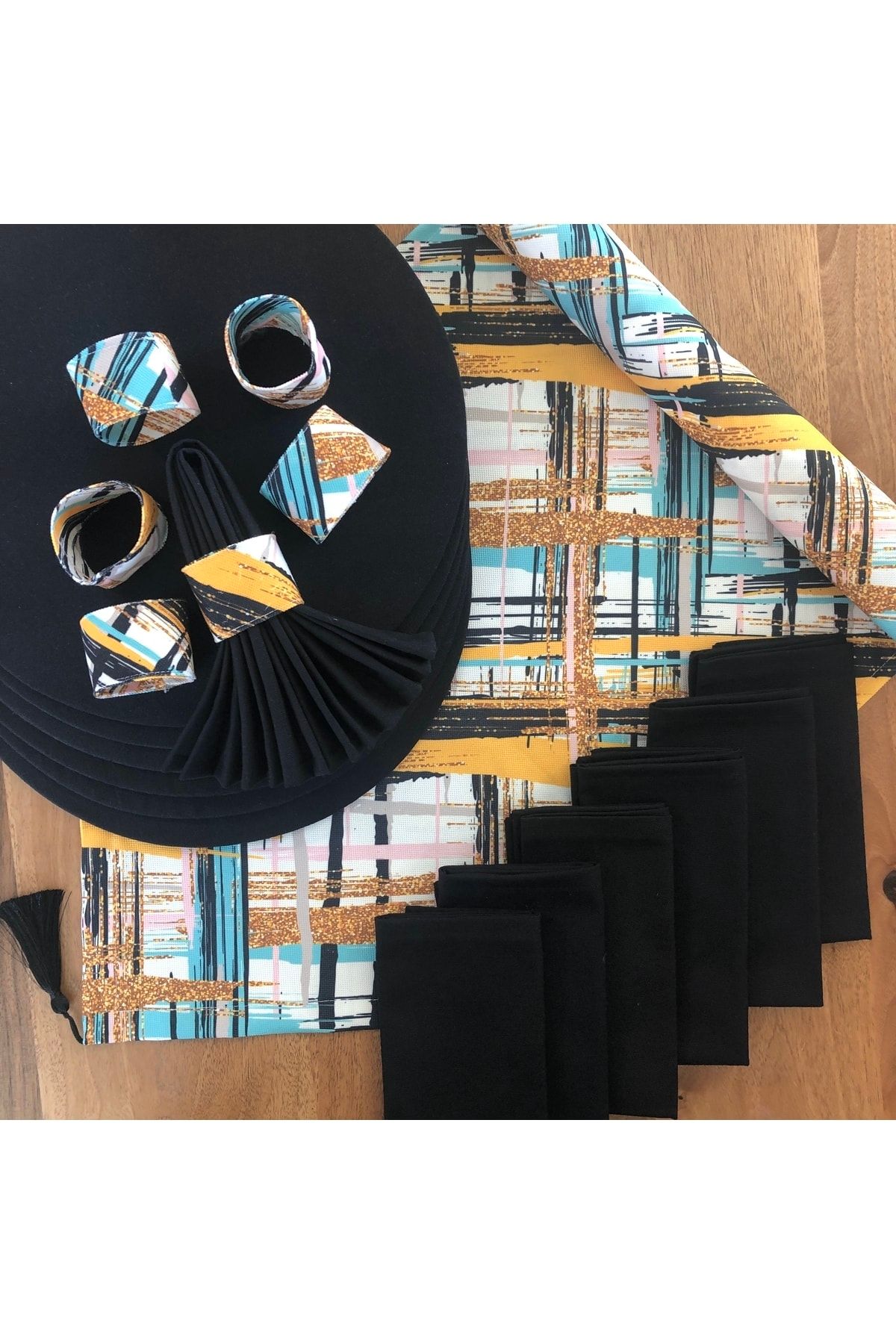 desen izmir Serviciu American, 6 Farfurii, 6 Șervețele, 6 Inele Pentru Șervețele Și Runner Geometric Tk4 - One Size