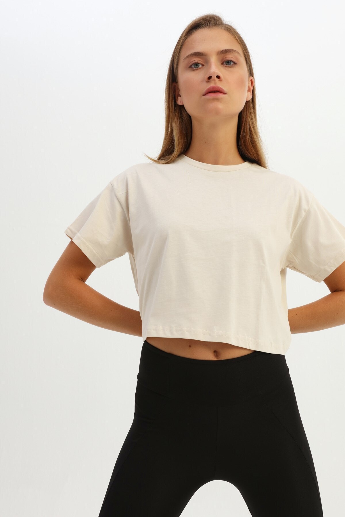 Kadın Açık Bej Basic Crop Tişört