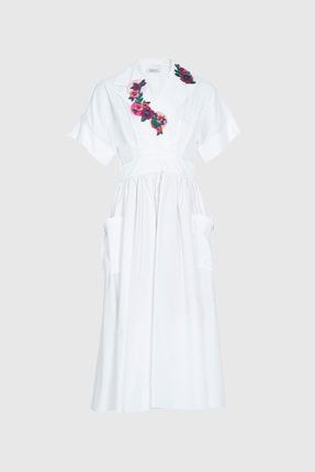Yakası Çiçek İşleme Detaylı Volan Etekli Beyaz Elbise M2YM5F0521AZX
