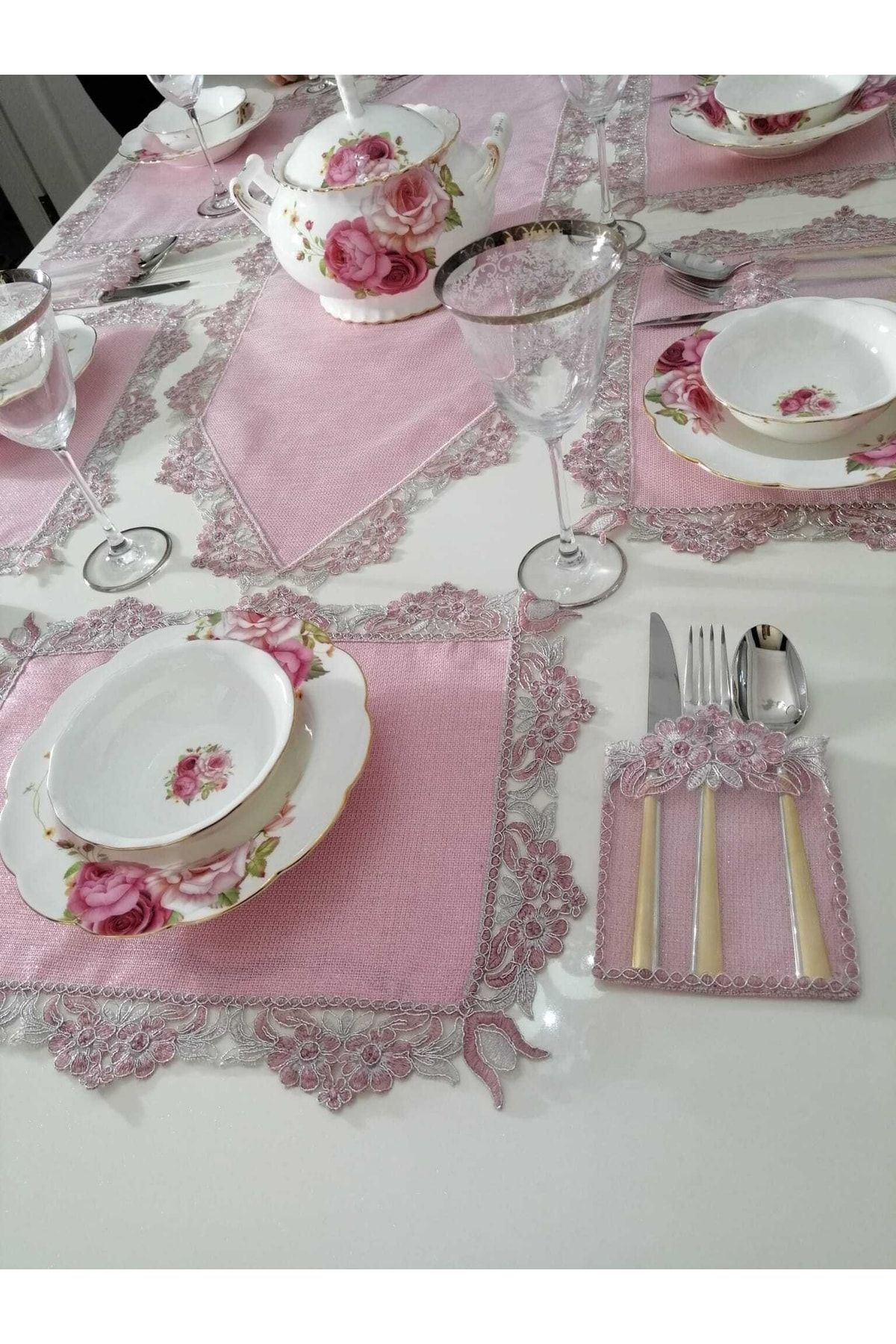 Lady Rio Set De Plăci Și Alergători Brodate De Serviciu American Pentru 6 Persoane Set De Masă Și Prezentare Culoare Pulbere - One Size
