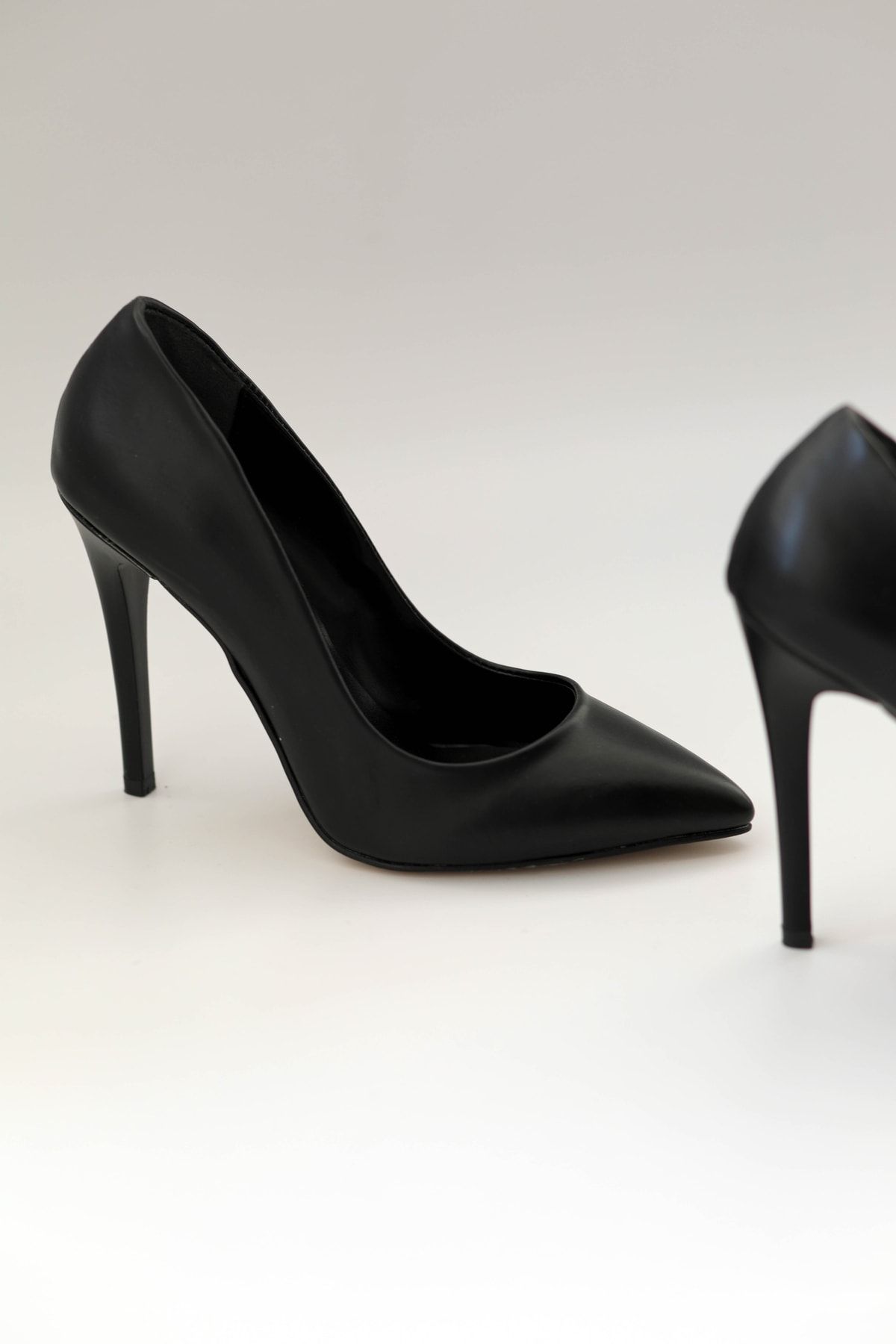 stiletto chaussures noires à talons hauts dince