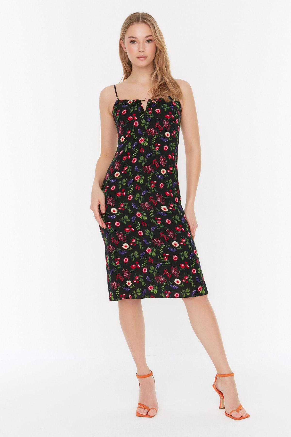 Trendyol Collection Kleid Schwarz A-Linie Fast ausverkauft