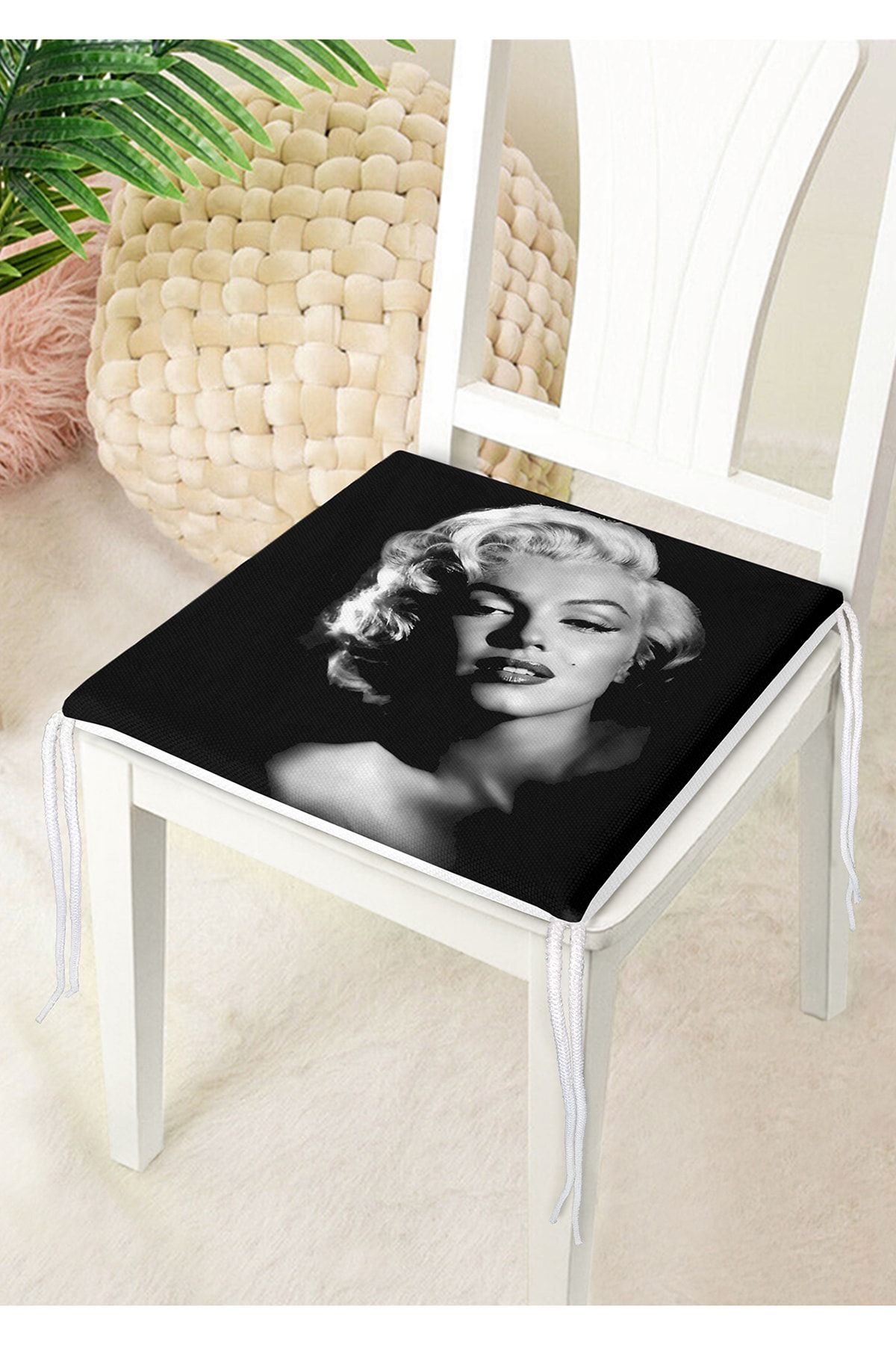 Realhomes-Marilyn Monroe Illustrated Digital Printed Zippered Chair Cushion 4