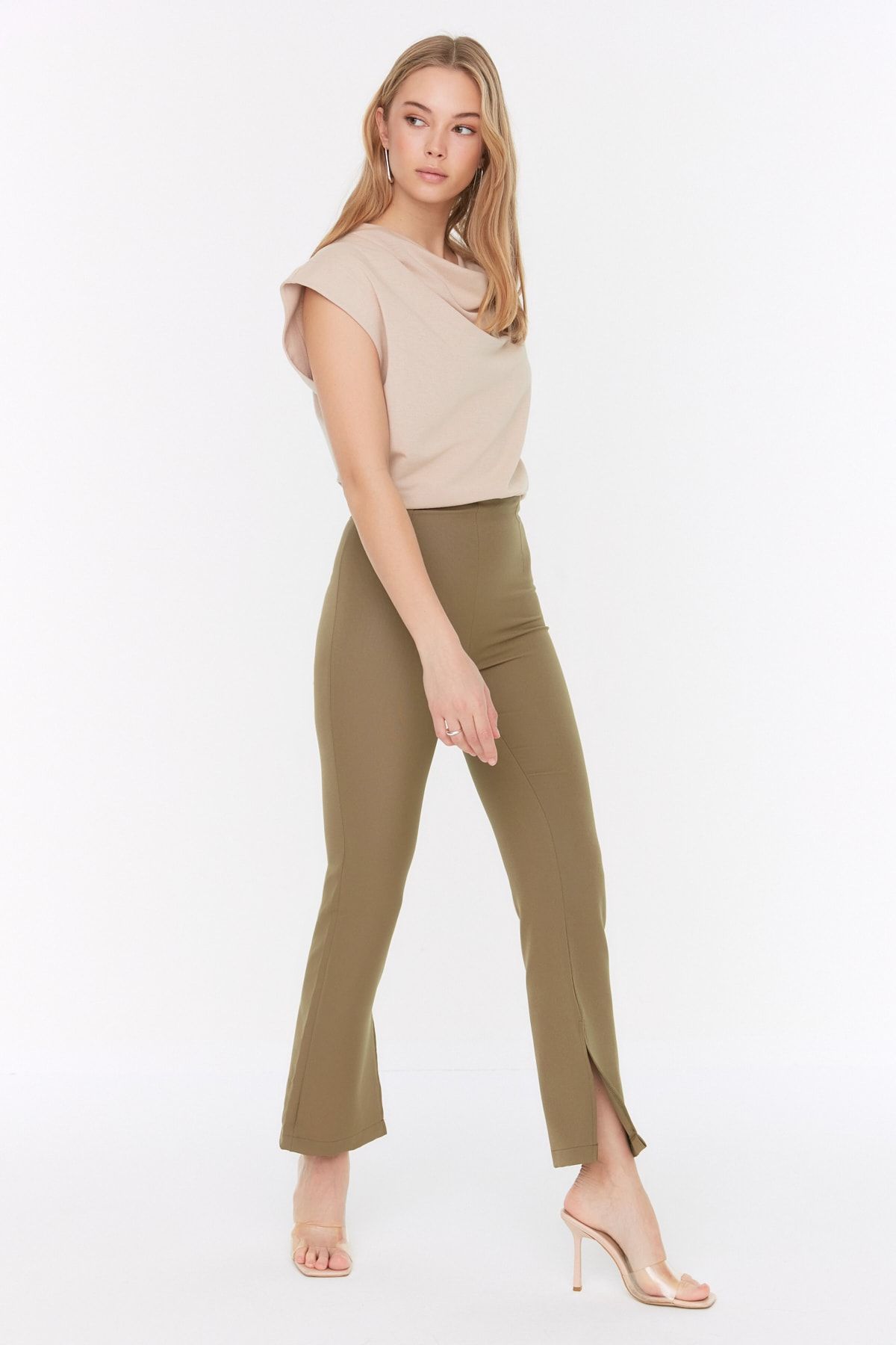 Trendyol Collection-Helle Khaki-Flare-Webhose mit hoher Taille TWOAW22PL0243 2