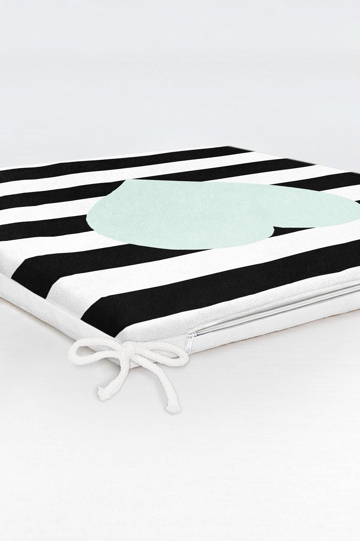 Realhomes-Heart Pattern Digital Printed Zippered Chair Cushion 6