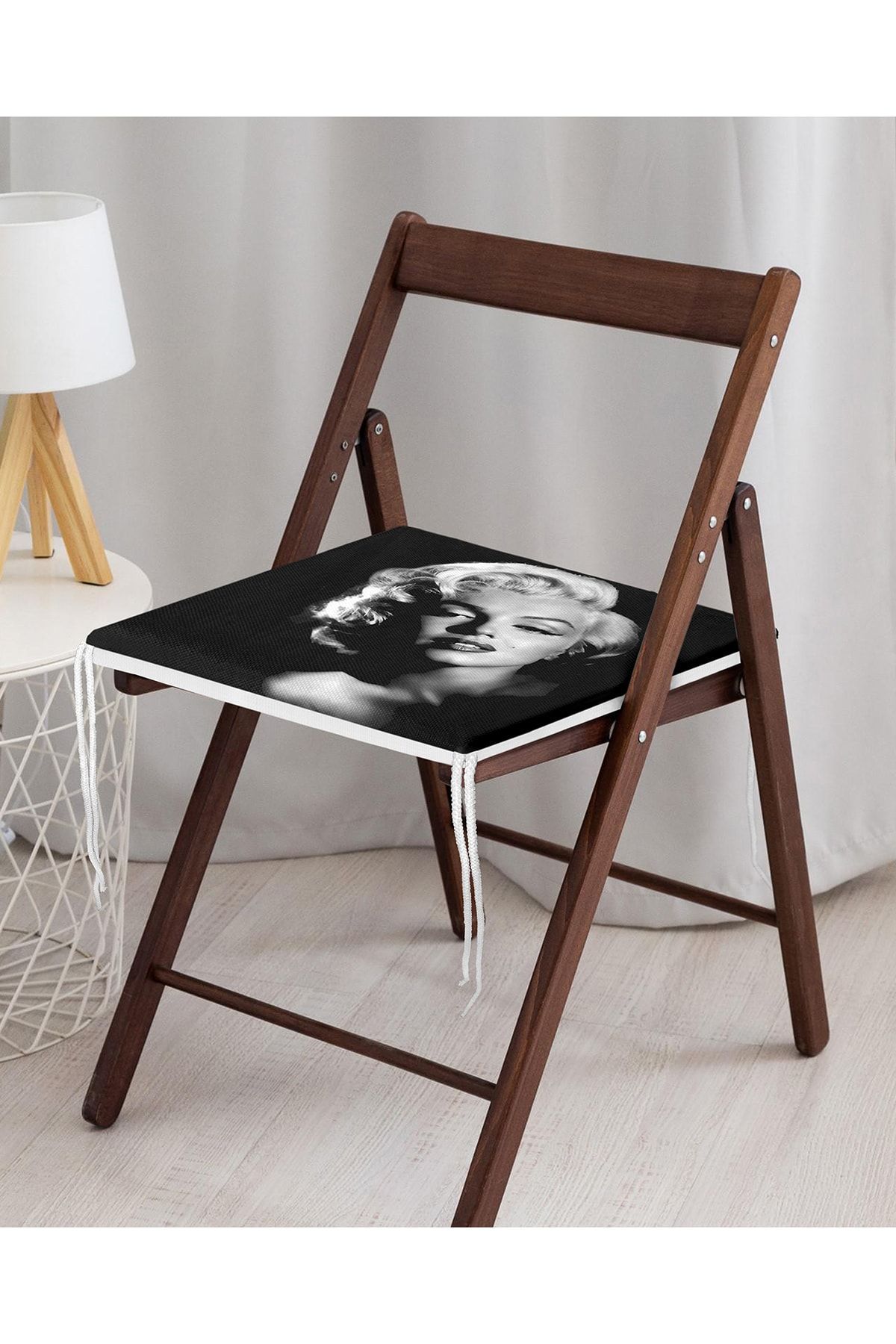 Realhomes-Marilyn Monroe Illustrated Digital Printed Zippered Chair Cushion 3