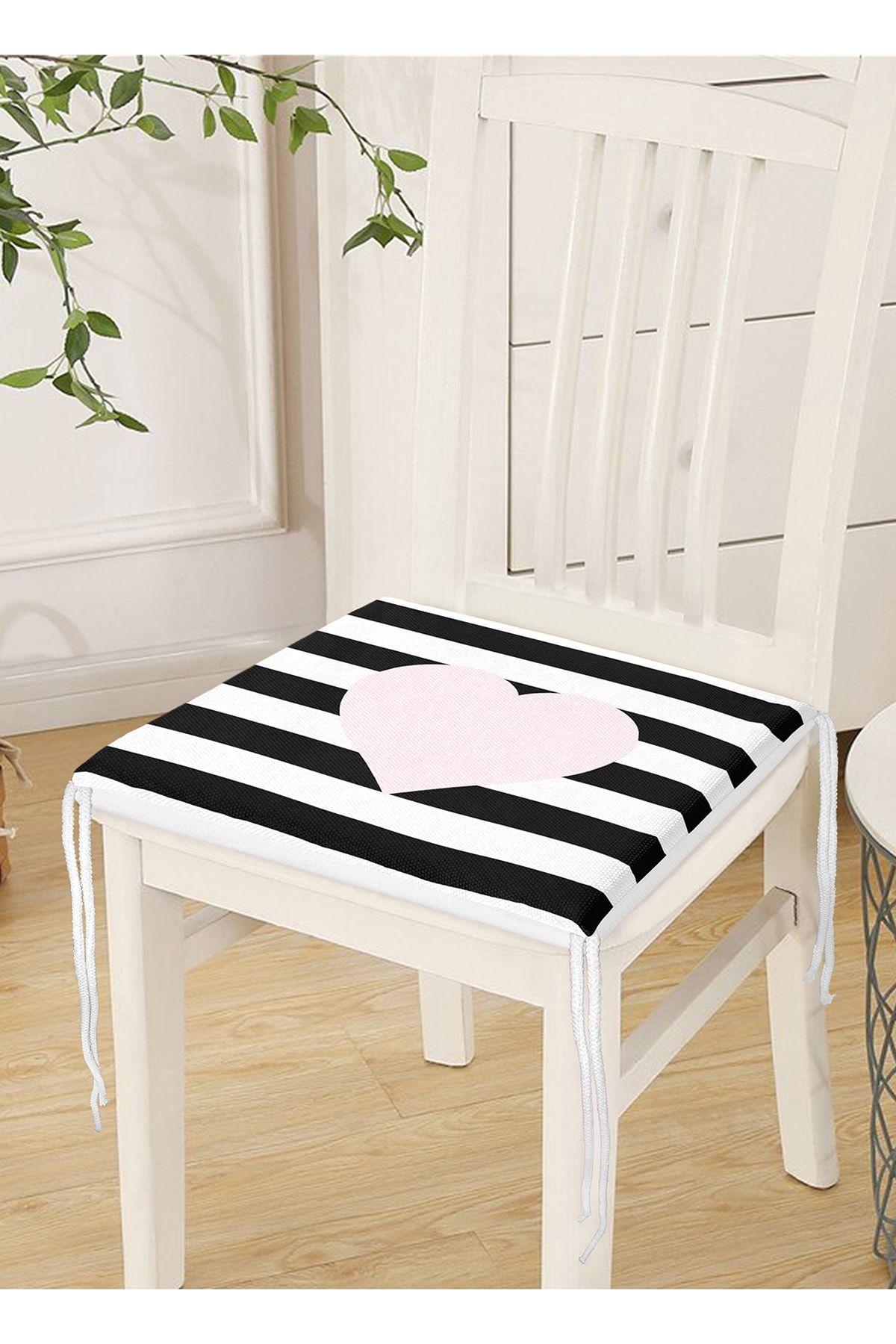 Realhomes-Modern Heart Patterned Digital Printed Zippered Chair Cushion 3