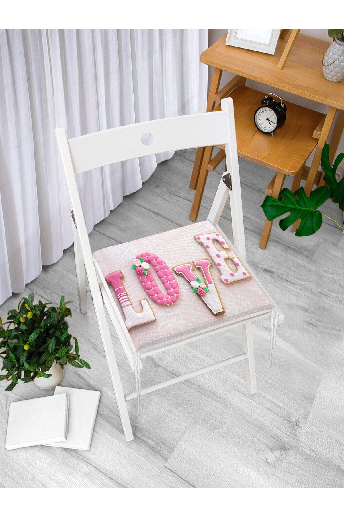 Realhomes-Love Themed Digital Printed Zippered Chair Cushion 3