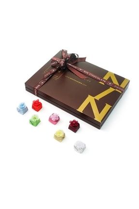 Nin Askılı Çiçek Dekorlu Fındık Giandujalı Bütün Fındıklı Sütlü Spesiyal Çikolata 588g nin-00326