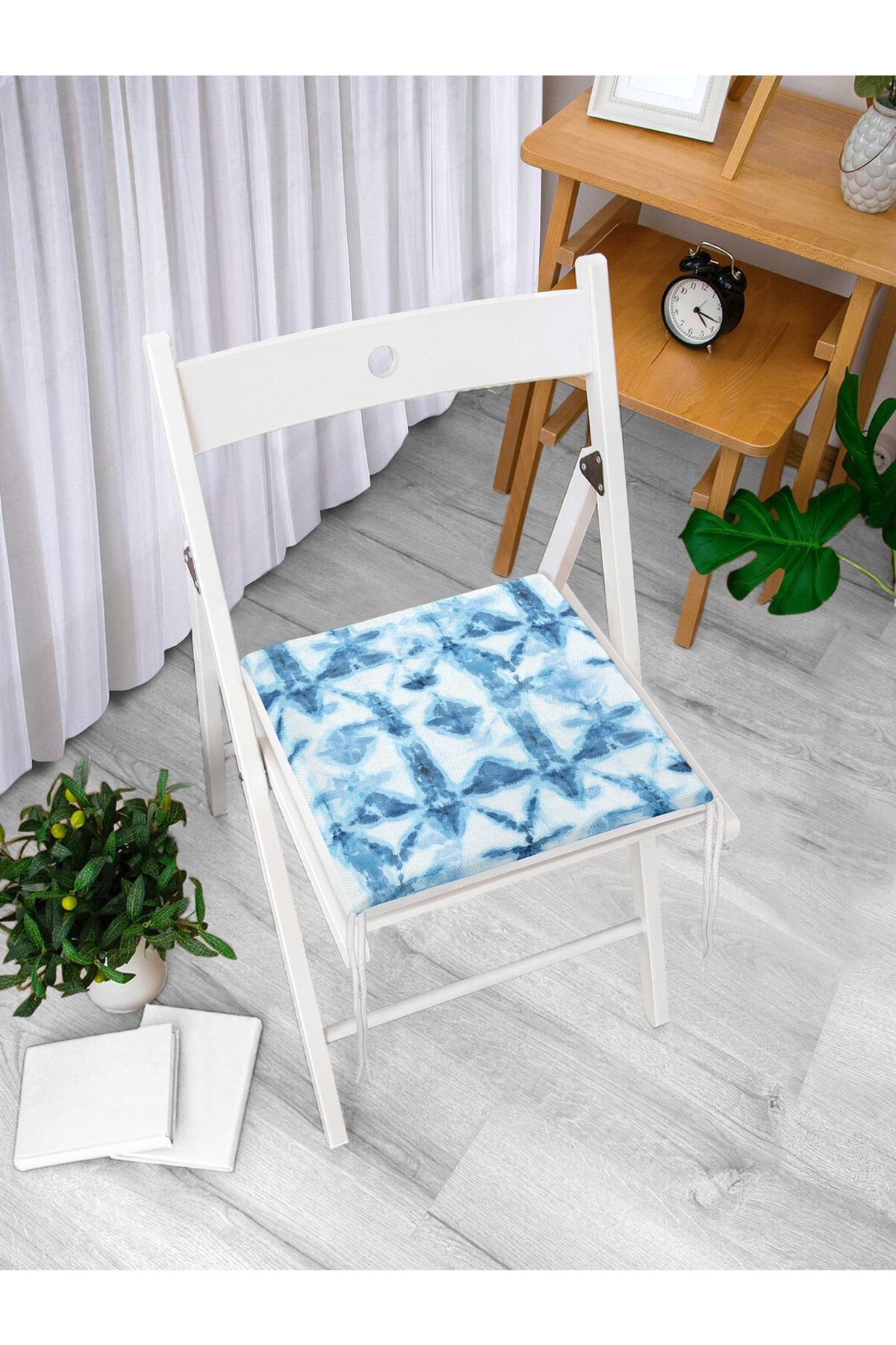 Realhomes-Blue Snowflake Patterned Digital Printed Zippered Chair Cushion 3