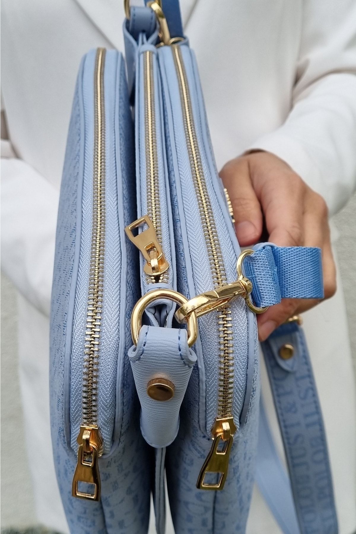 Light blue hotsell messenger bag