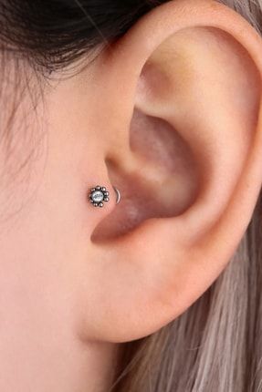 Cerrahi Çelik Tragus Çiçek Piercing Gümüş Renk VA15124