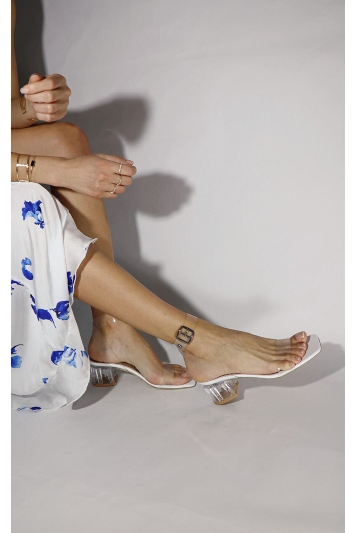 CHARLIE'SSHOES-Transparent Low Heel Sandals with Transparent Straps 3