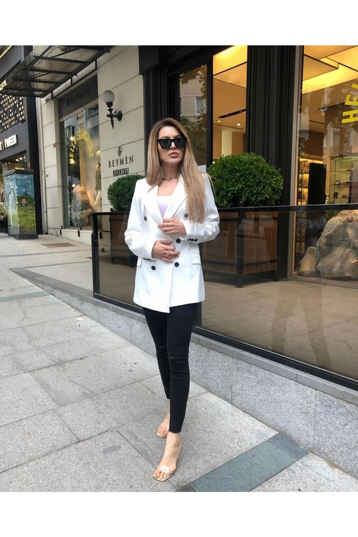 LONTİ GRUP Kadın Beyaz Düğme Detaylı Atlas Kumaş Astarlı Kruvaze Blazer Ceket