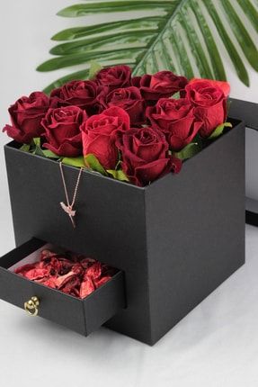 Kırmızı Güller 15 Adet Kutu Dolusu Siyah Çekmeceli - Melek Kolye MC-1833