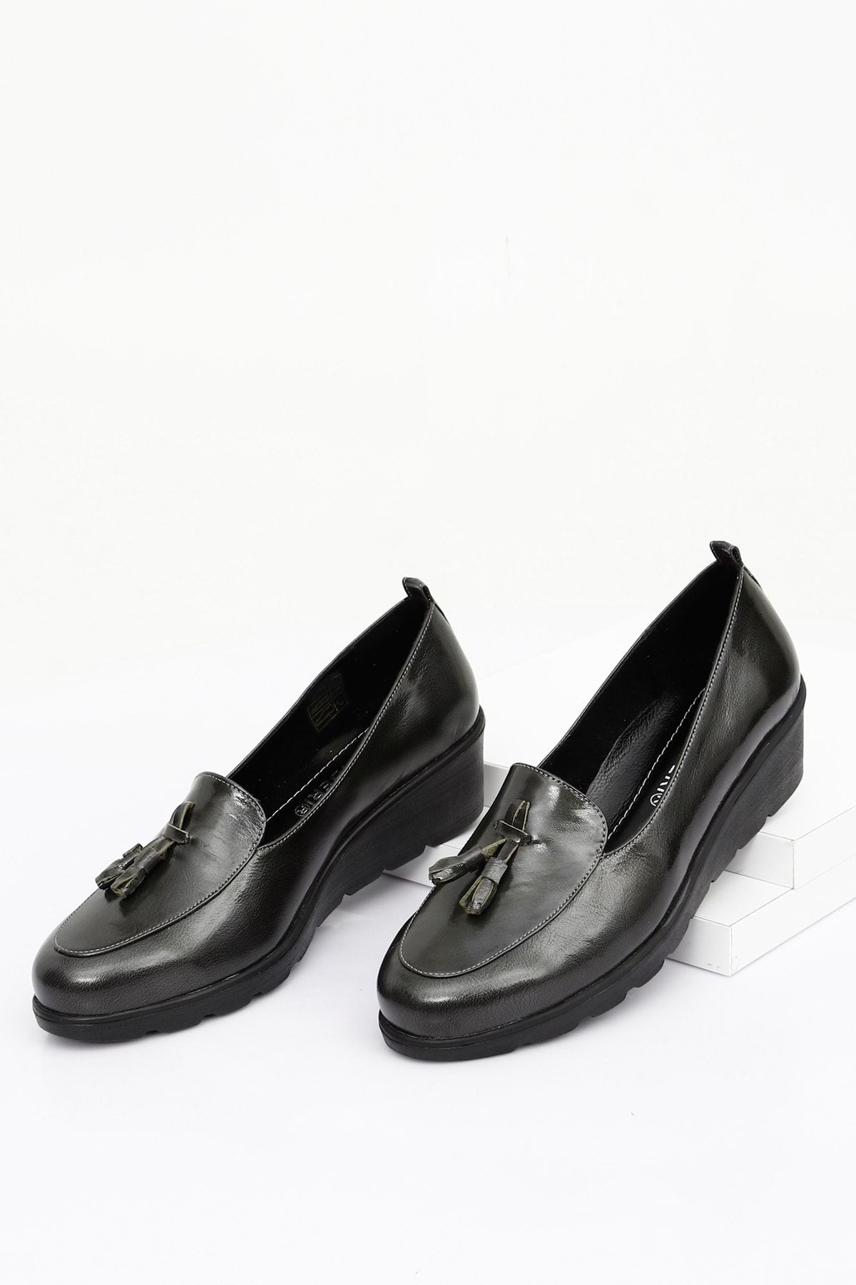 GÖNDERİ(R) Flacher Schuh Grau Flacher Absatz