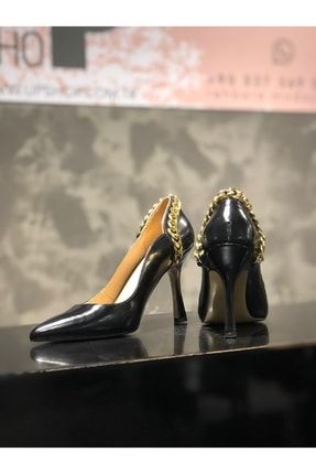 Kadın Siyah Renk Arkası Zincir Detaylı Yüksek Topuk Klasik Rugan Ayakkabı 06501