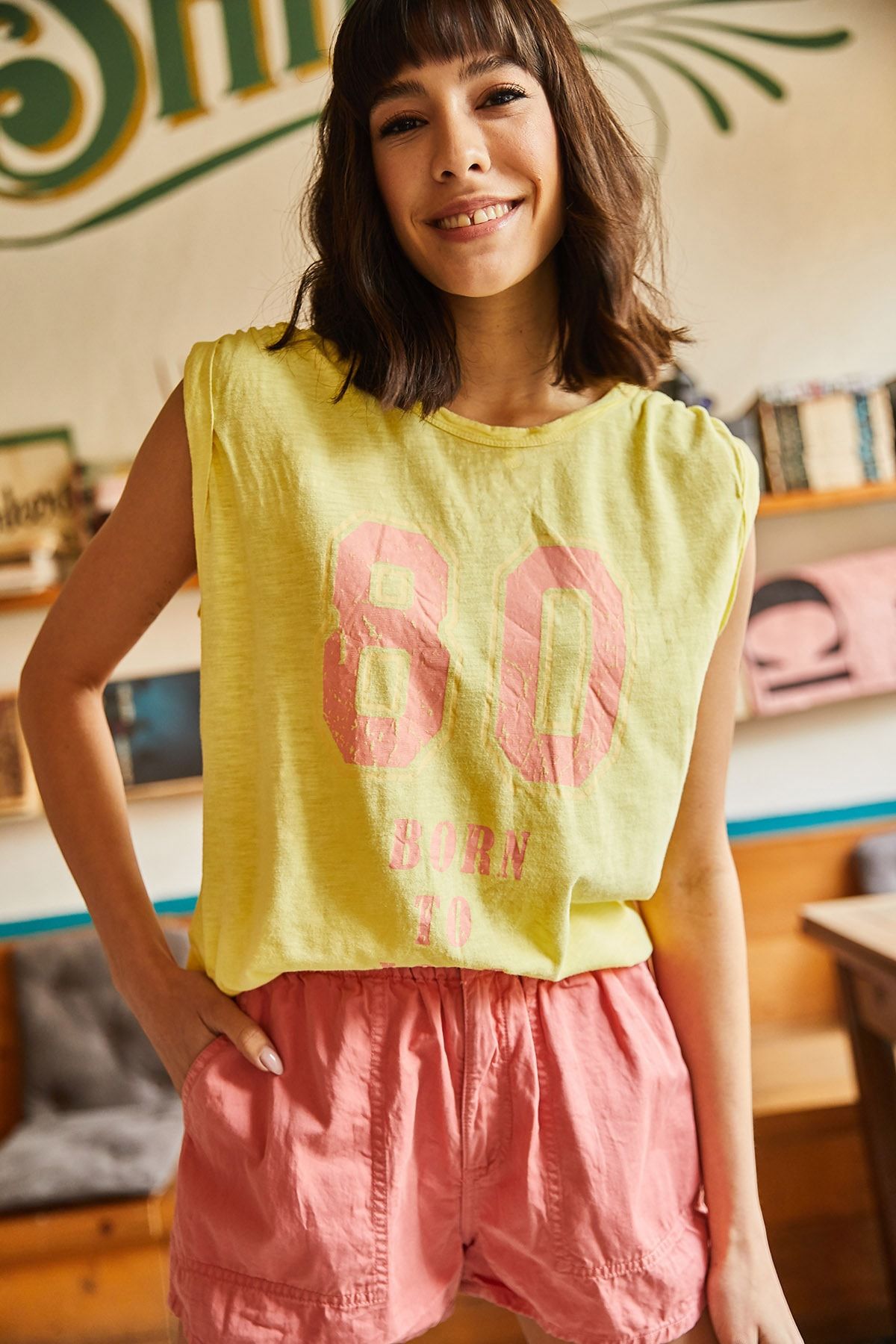 Olalook Gelbes, ausgestelltes 80er-Jahre-Aufdruck TSH-19000657 Strick-T-Shirt Damen - mit Trendyol für