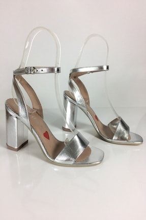 Kadın Hakiki Deri Parlak Gümüş Yazlık Topuklu Ayakkabı KDYT-05
