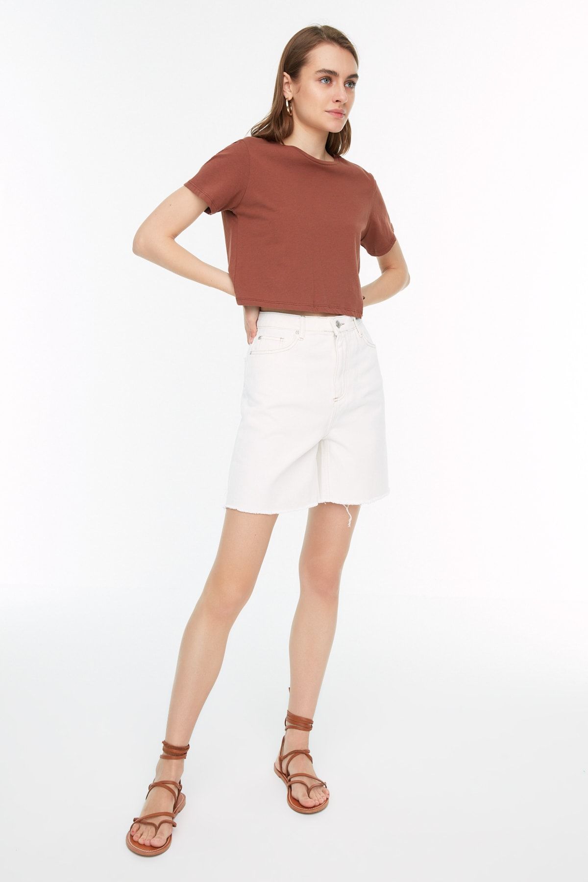 Trendyol Collection Shorts Weiß Hoher Bund Fast ausverkauft