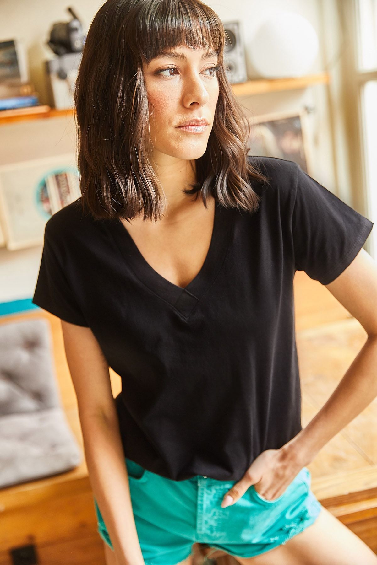 Olalook Schwarzes ausgestelltes T-Shirt - TSH-19000396 Trendyol V-Ausschnitt mit für Damen