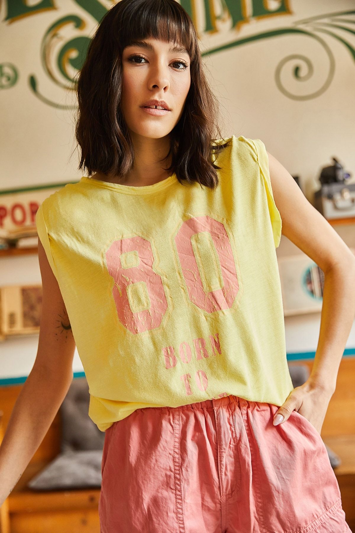 Olalook Gelbes, Strick-T-Shirt für TSH-19000657 - ausgestelltes Trendyol Damen 80er-Jahre-Aufdruck mit