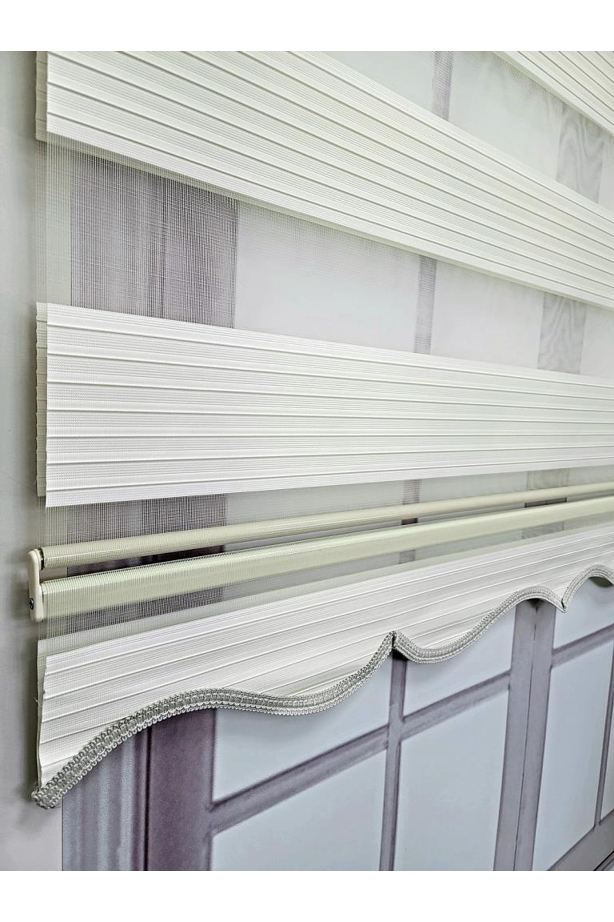 Ecru Pleated Zebra Roller Blind Hard Plastic Case Pzp481