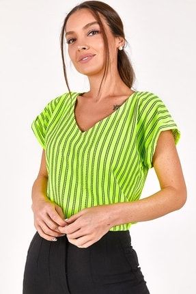 Kadın Neon Yeşil V Yaka Kısa Kol Bluz ARM-22Y001074