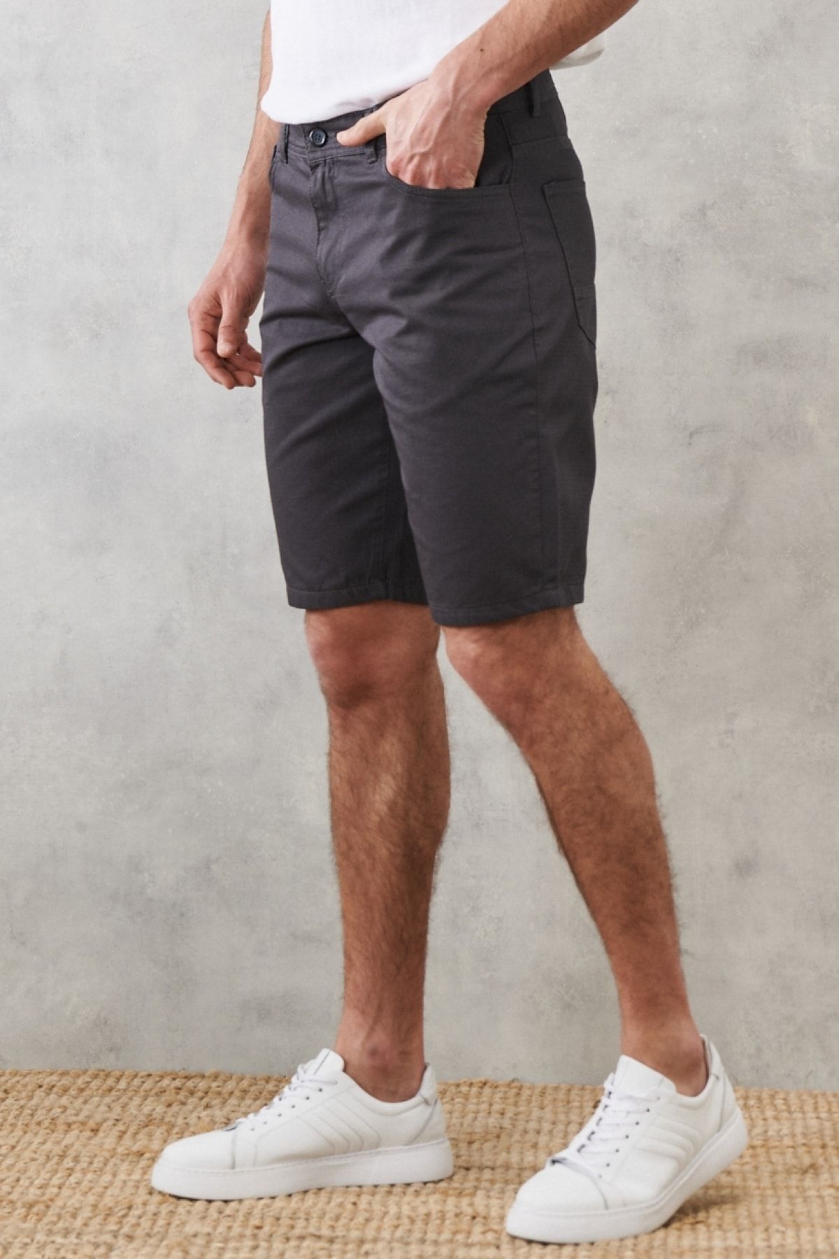 AC&amp;Co / Altınyıldız Classics Erkek Antrasit Slim Fit Dar Kesim Armürlü %100 Pamuk Casual Chino Şort IV11410
