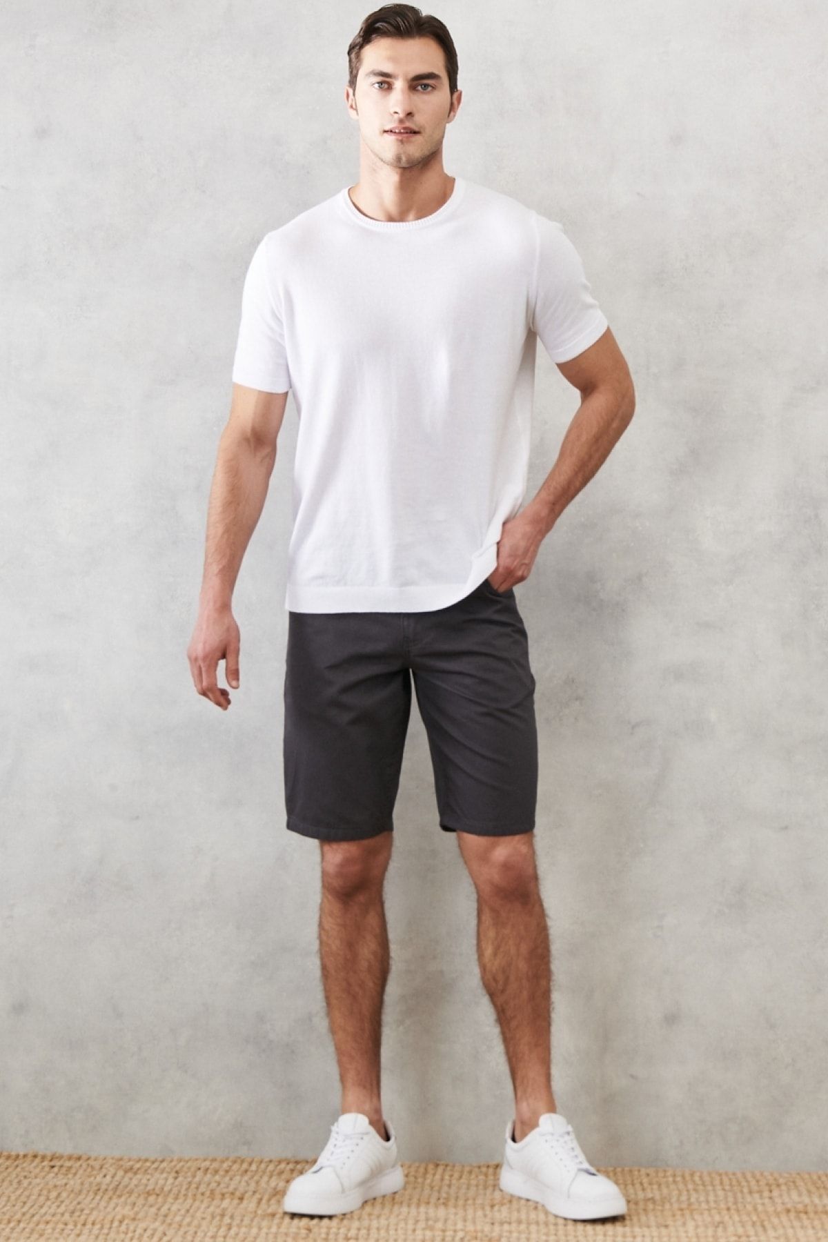 AC&amp;Co / Altınyıldız Classics Erkek Antrasit Slim Fit Dar Kesim Armürlü %100 Pamuk Casual Chino Şort IV11410