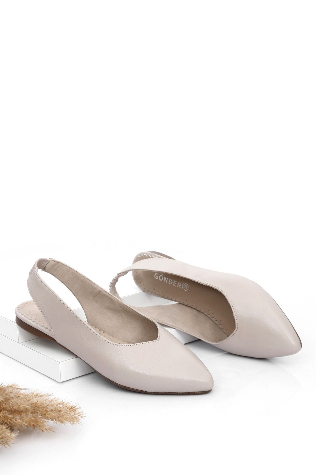 GÖNDERİ(R) Ballerina Beige Flacher Absatz