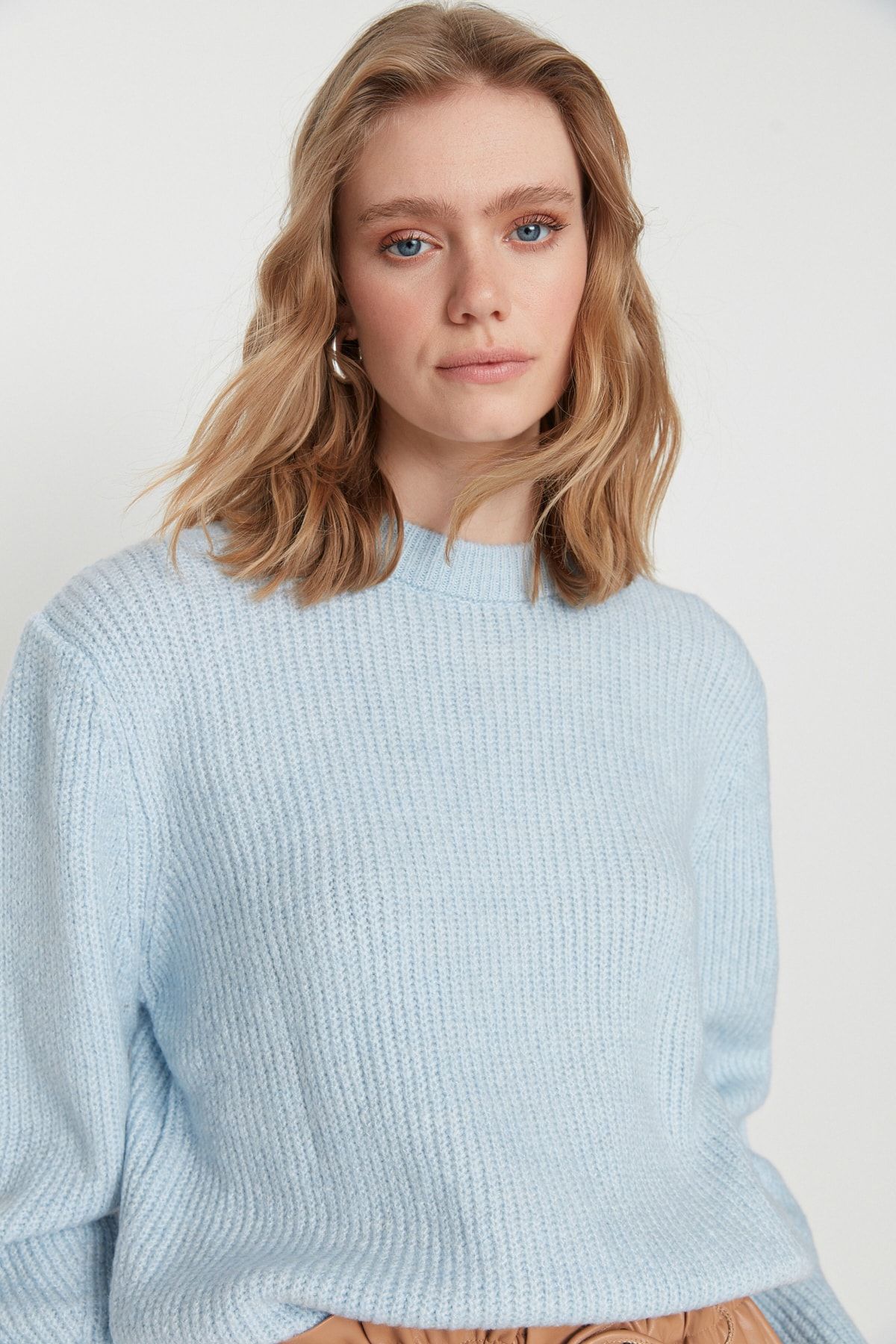 Trendyol Collection-Синій светр широкого крою з м'якою текстурою Светр TWOAW20FV0142 з м'якою текстурою TWOAW20FV0142 3