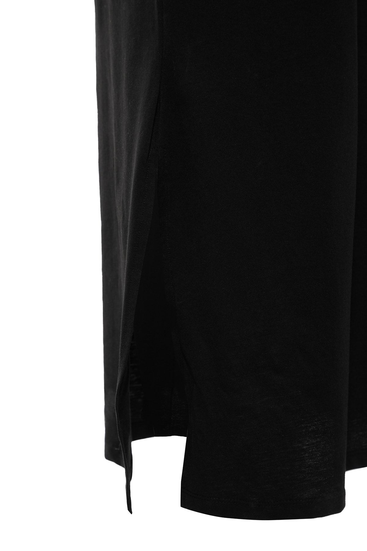 Trendyol Curve-Schwarzes Maxikleid mit V-Ausschnitt – 100 % Baumwolle, Schlitzdetail TBBSS22AH0163 7