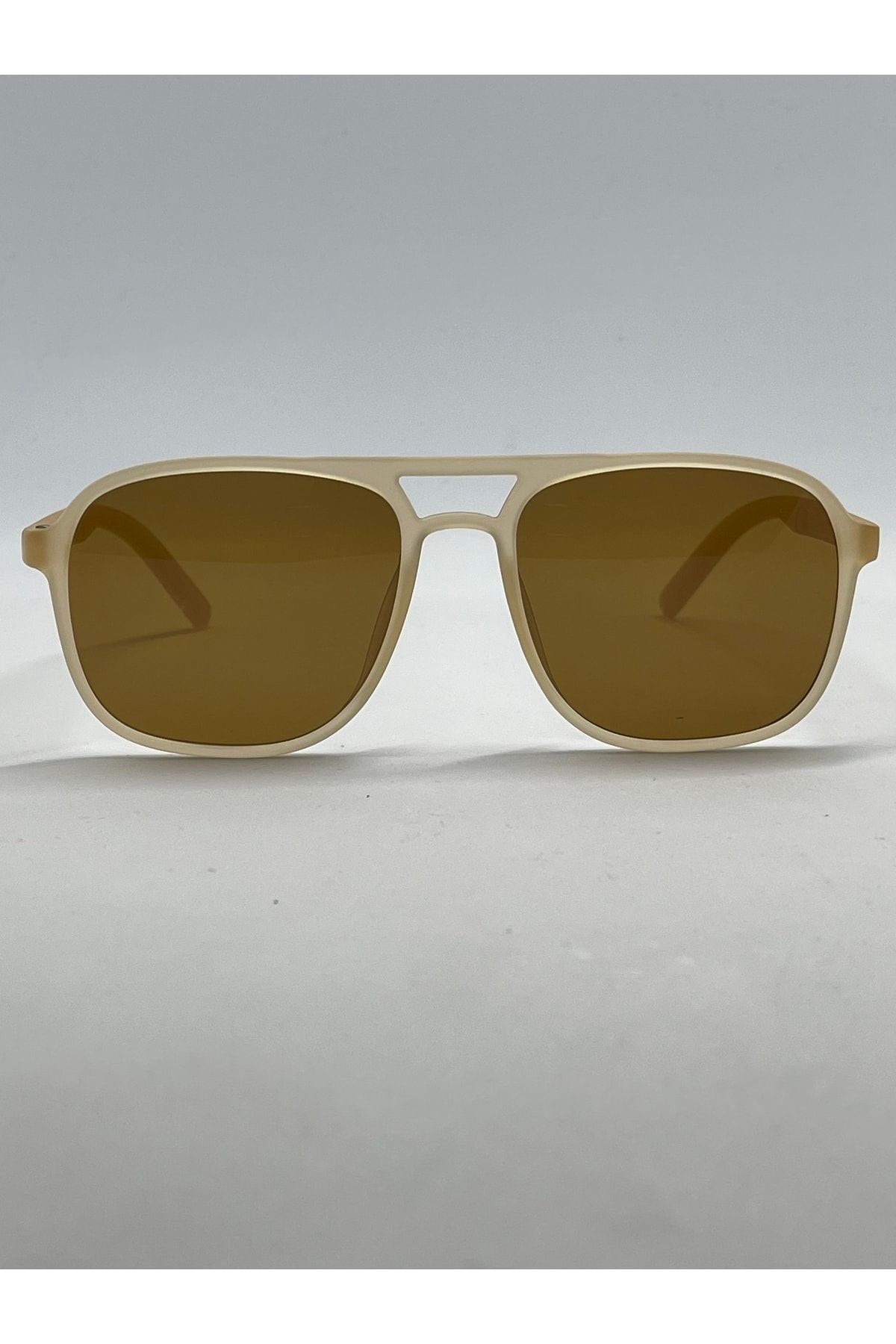 Polycarbonate outlet frame sunglasses