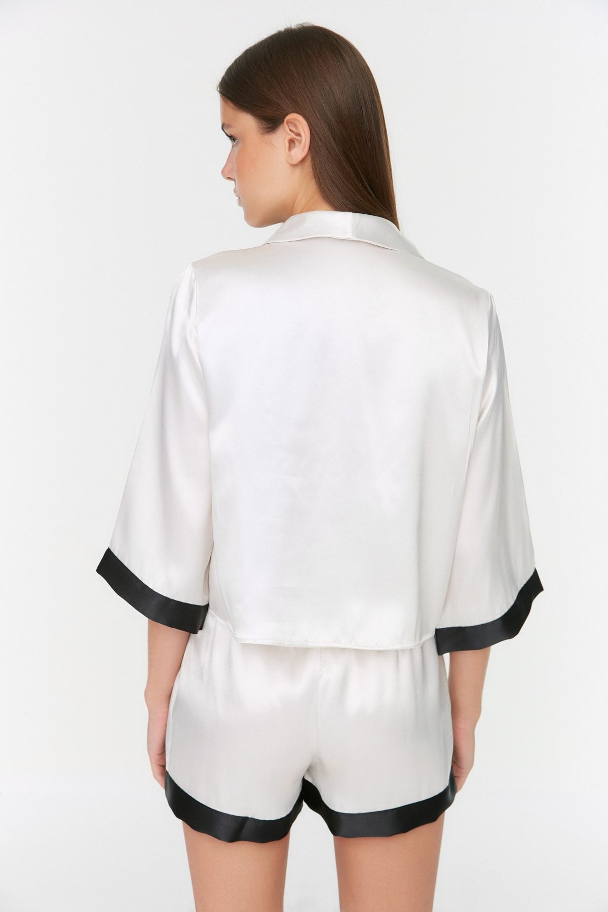 Trendyol Collection-Ecru pruhovaná saténová košile-šortky Tkané pyžamá THMSS22PT0627 5